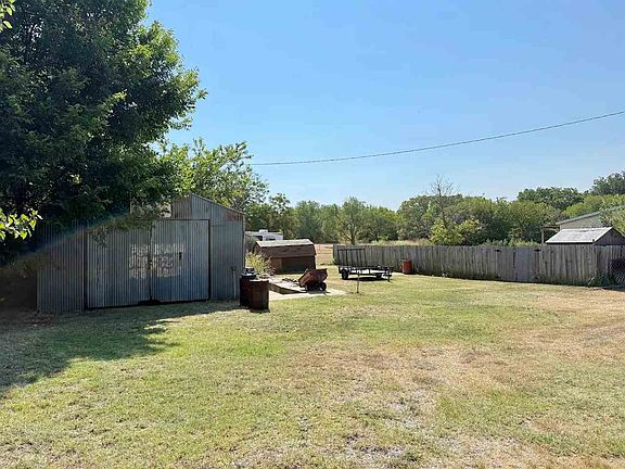 2nd image of 180060 N 2820th Rd