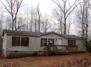 260 S Hills Dr, Wellford, SC 29385