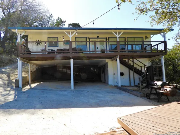 1120 BLUE BILL COVE DR, Lakehills, TX 78063