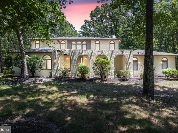 3 Grand Coach Ct, Medford, NJ 08055