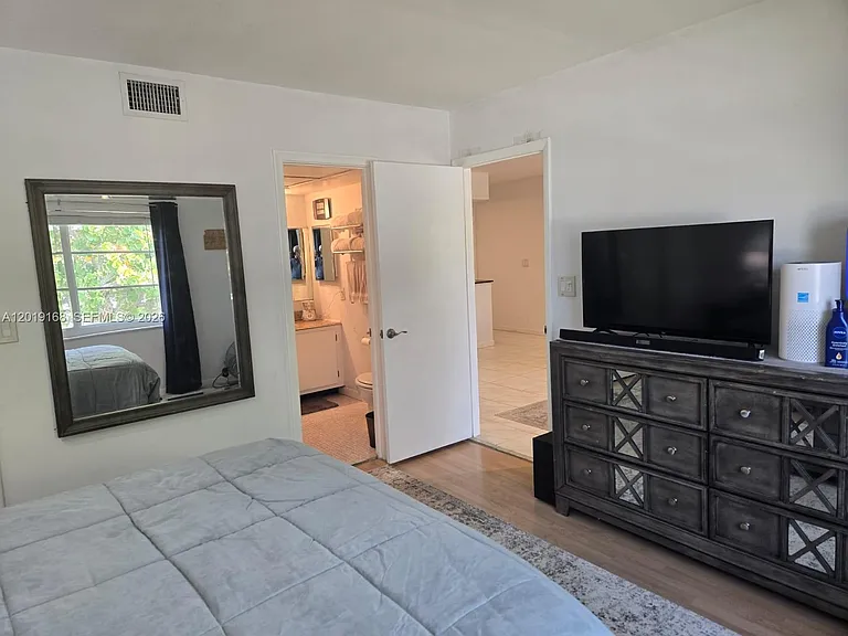 1950 N Andrews Ave #208D — Photo 6