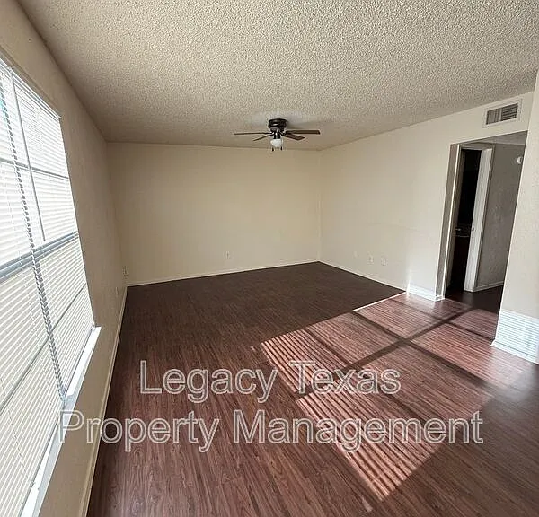 1713 Short St #A — Photo 2