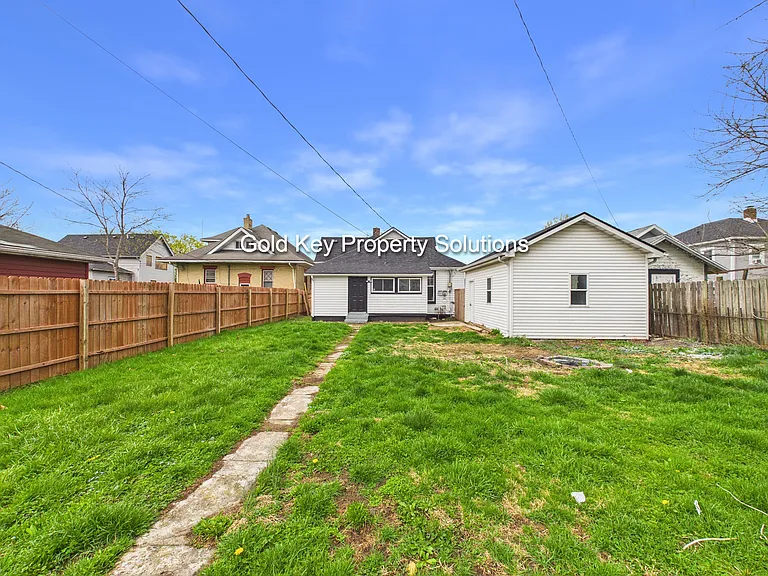 2420 Jackson St — Photo 14