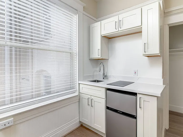 1008 Larkin — Photo 14