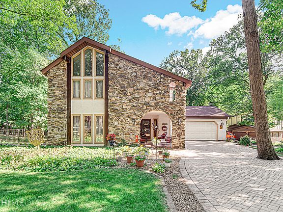 3rd image of 1252 Woodland Ct