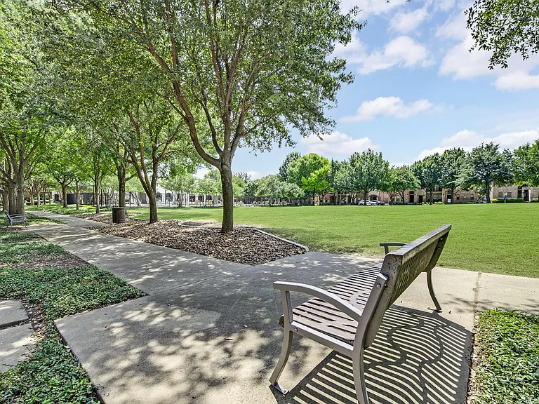 6837 Livorno Ln — Photo 32
