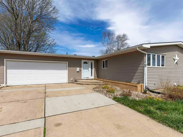 600 James Pl, Yankton, SD 57078