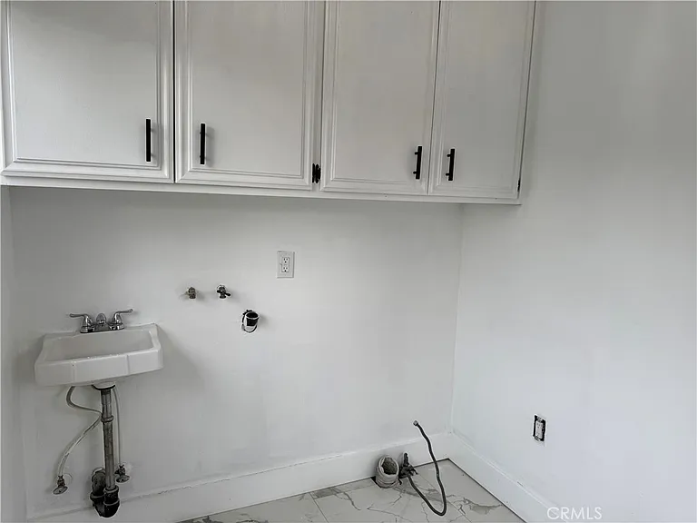 310 Alexander St — Photo 24