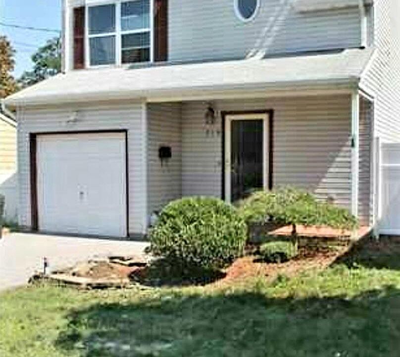 1st image of 319 Church St