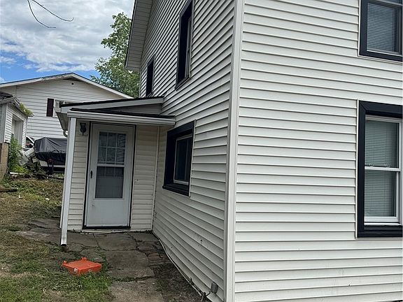 3rd image of 817 Ashbaugh Ln