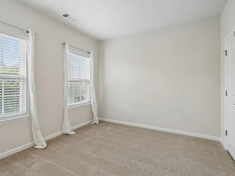2030 Oglethorpe Dr — Photo 53
