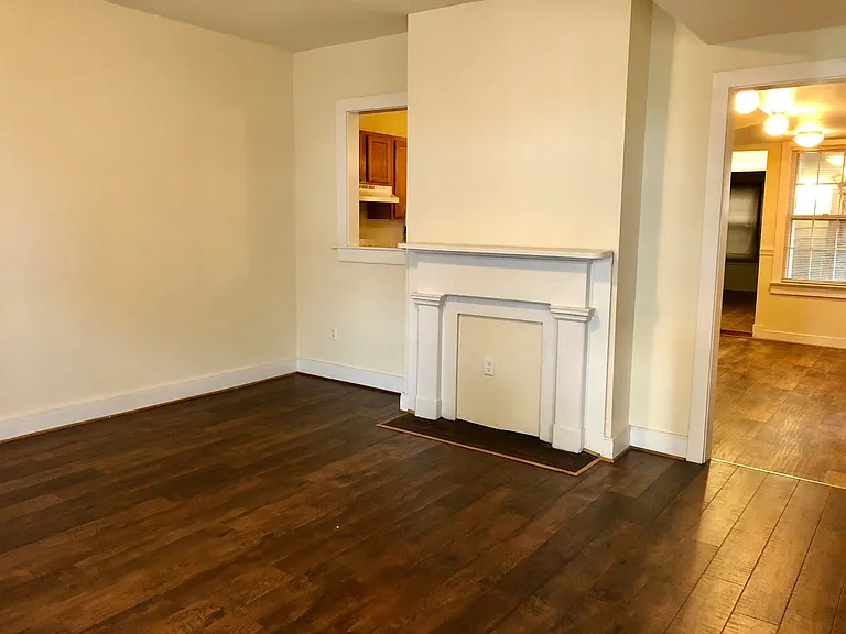 2617 E Clay St — Photo 4