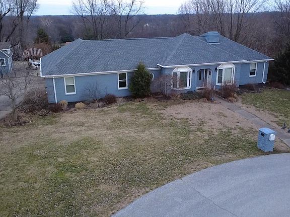3rd image of 1056 N Vista Dr