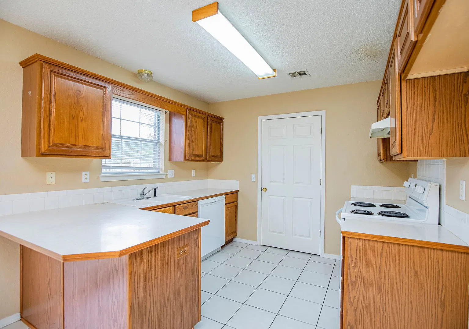 809 Jon Drive — Photo 4