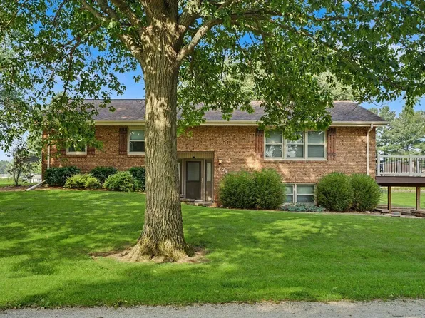 29 Dunlap Woods, Sidney, IL 61877