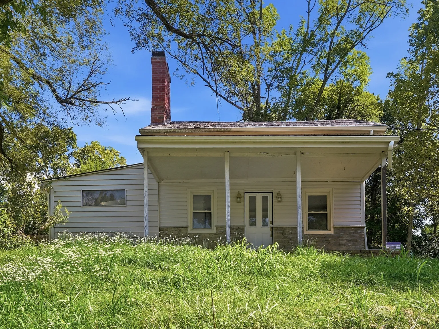 3 bed, 1590 sqft, $1,990 — Photo 1