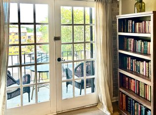 420 N Armistead St APT 304, Alexandria, VA 22312