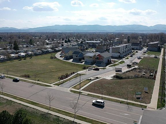 4th image of 208 Green Leaf St #Various
