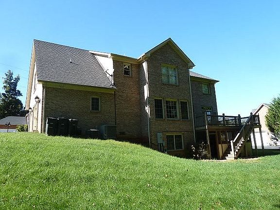 3rd image of 102 Earls Ct