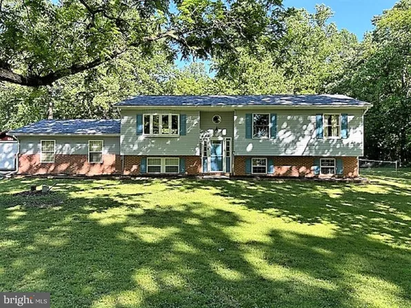 154 Canal Rd, Falling Waters, WV 25419