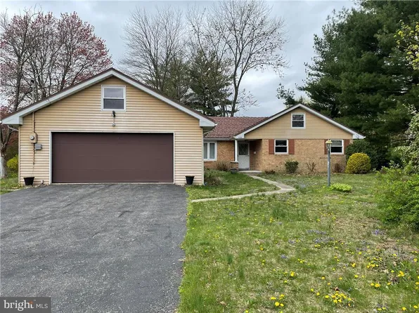 410 S 8th St, Lehighton, PA 18235