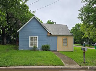 602 N Weaver St, Gainesville, TX 76240