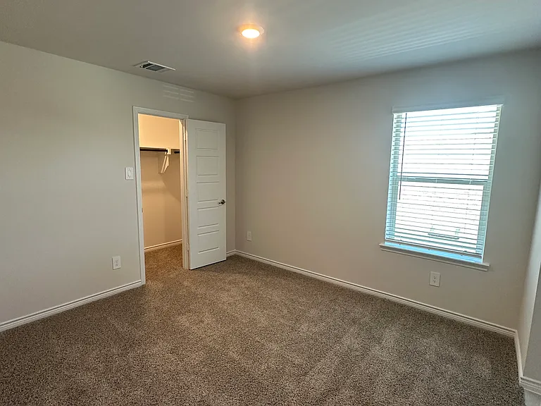 1318 Crookpost Dr — Photo 12