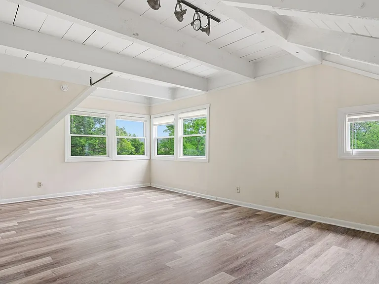 487 Thistle Ln — Photo 17
