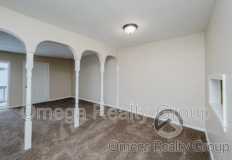Camelot Apartments — Photo 24