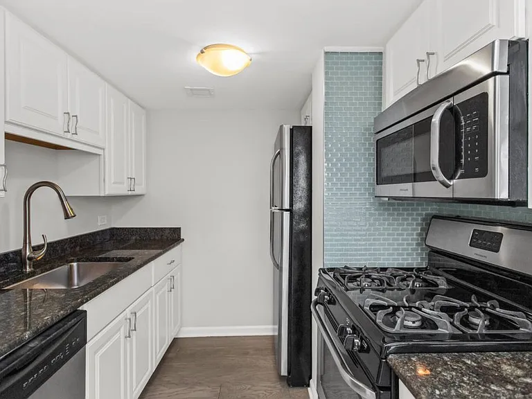 6150 N Kenmore Ave #15 — Photo 1