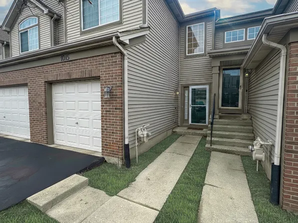 1015 Woodview Ct, Aurora, IL 60502