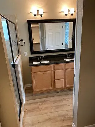 bath in main bedroom