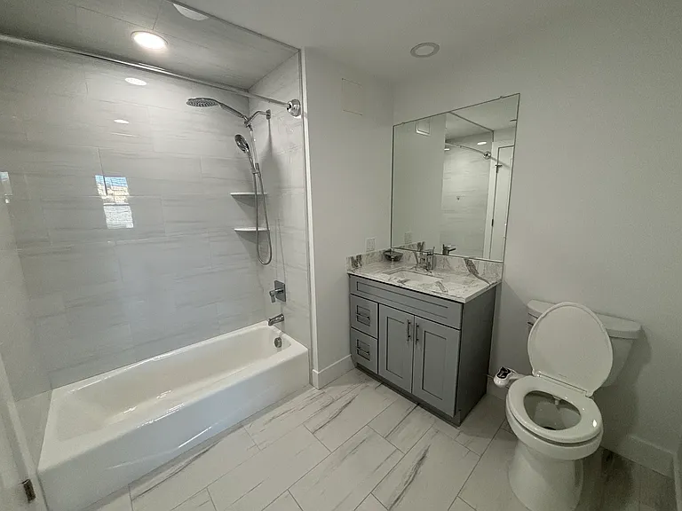 The Central — Photo 38