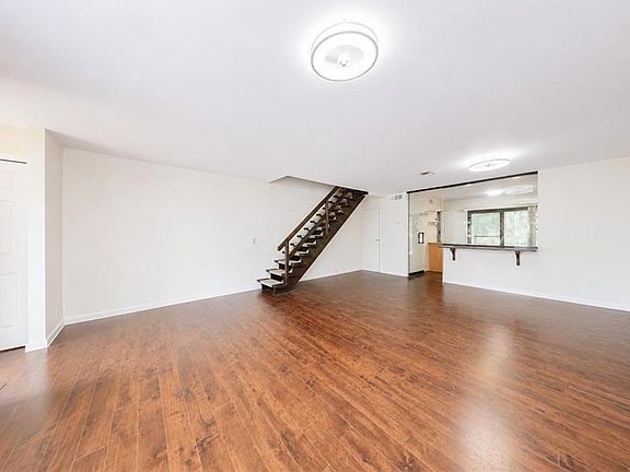 5th image of 38 Stone Ln #38