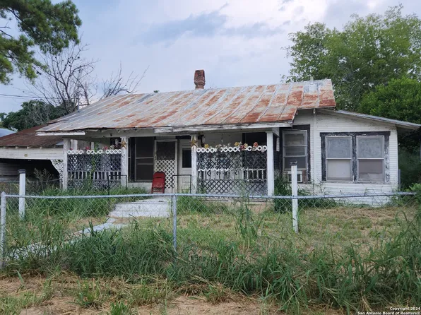 525 Austin St, Pleasanton, TX 78064