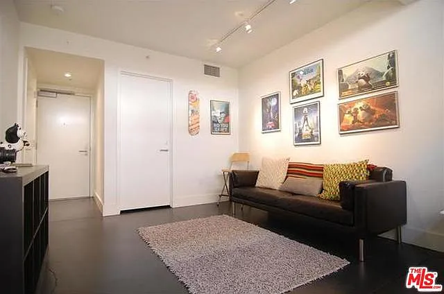 940 E 2nd St #12 — Photo 22