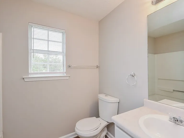 95 Hazelhurst Dr — Photo 16