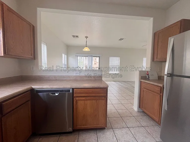9503 N 82nd Ln — Photo 9