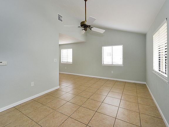 4th image of 271 Gardenia St