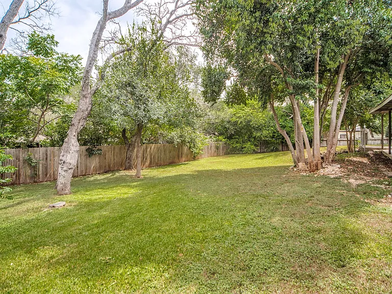 313 Sagecrest Dr — Photo 25