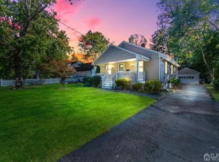 6 Pleasant Pl, Metuchen, NJ 08840