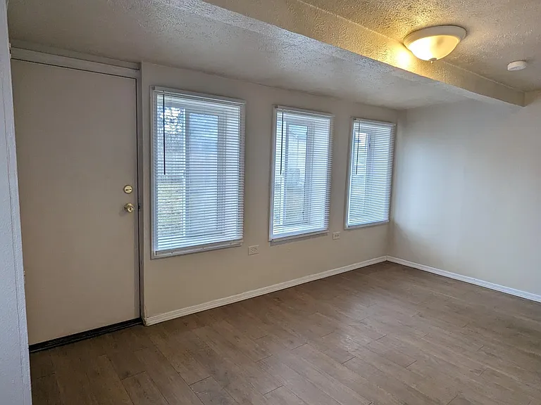 2424 E Decatur Ave — Photo 12