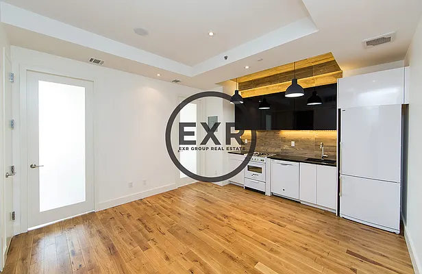 Rented by EXR | media 33