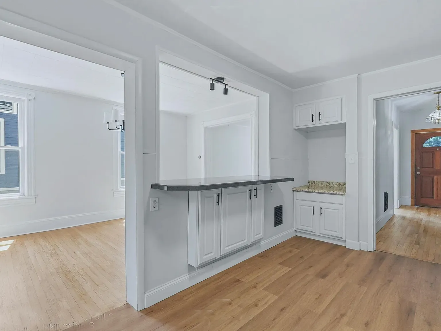 3 bed, 1.5 bath, 1700 sqft, $2,845 — Photo 4