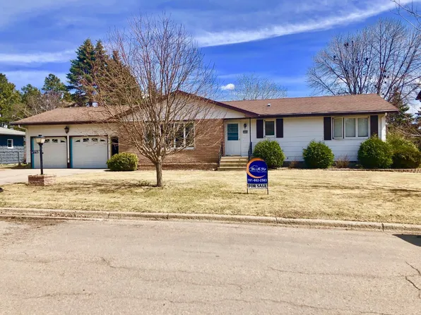 314 15th Ave SE, Devils Lake, ND 58301