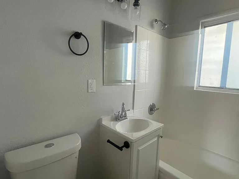 8460 S Avalon Blvd — Photo 5