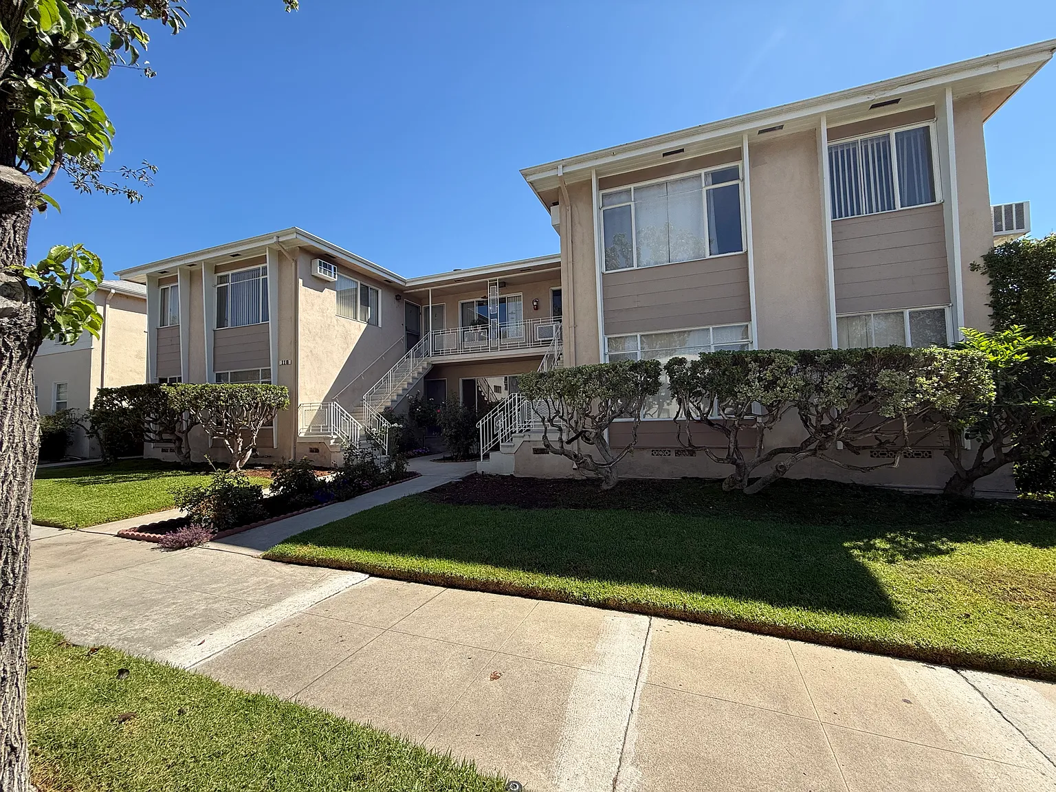 2 bed, 900 sqft, $2,630 — Photo 3
