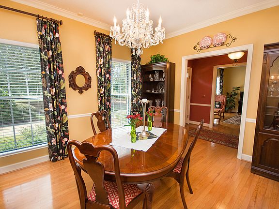 Formal Dining Room & Foyer 