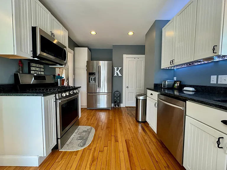 286 Pine St — Photo 5