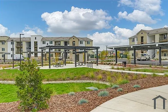 1000 Dresden Dr — Photo 6